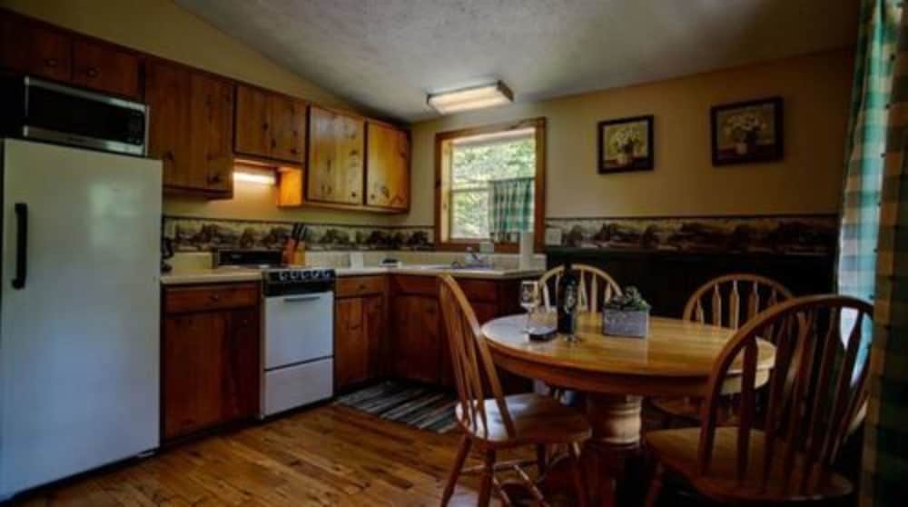 Paradise Cabins, Resort & Spa