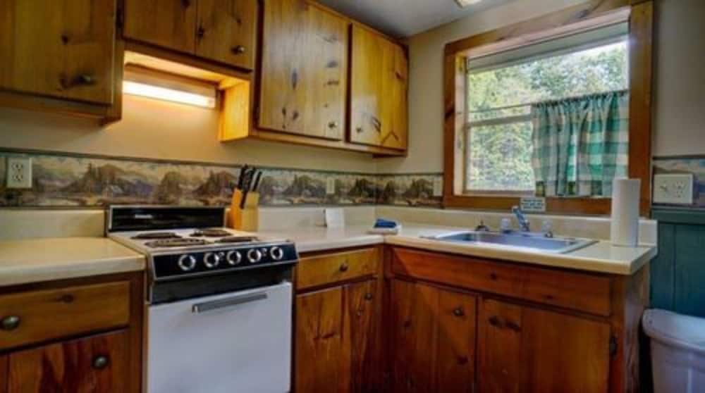 Paradise Cabins, Resort & Spa