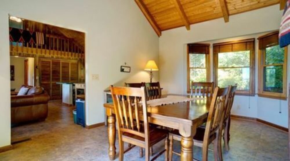 Paradise Cabins, Resort & Spa