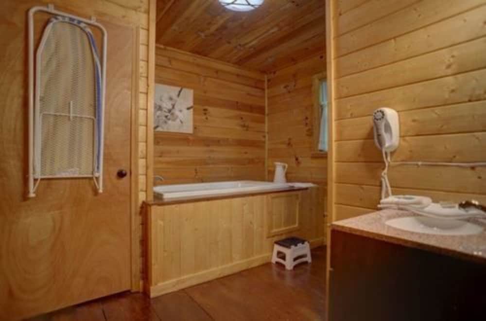 Paradise Cabins, Resort & Spa