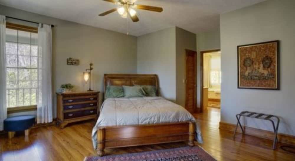 Paradise Cabins, Resort & Spa