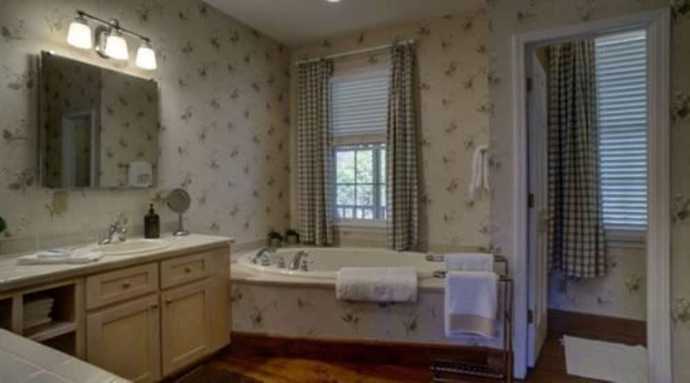 Paradise Cabins, Resort & Spa