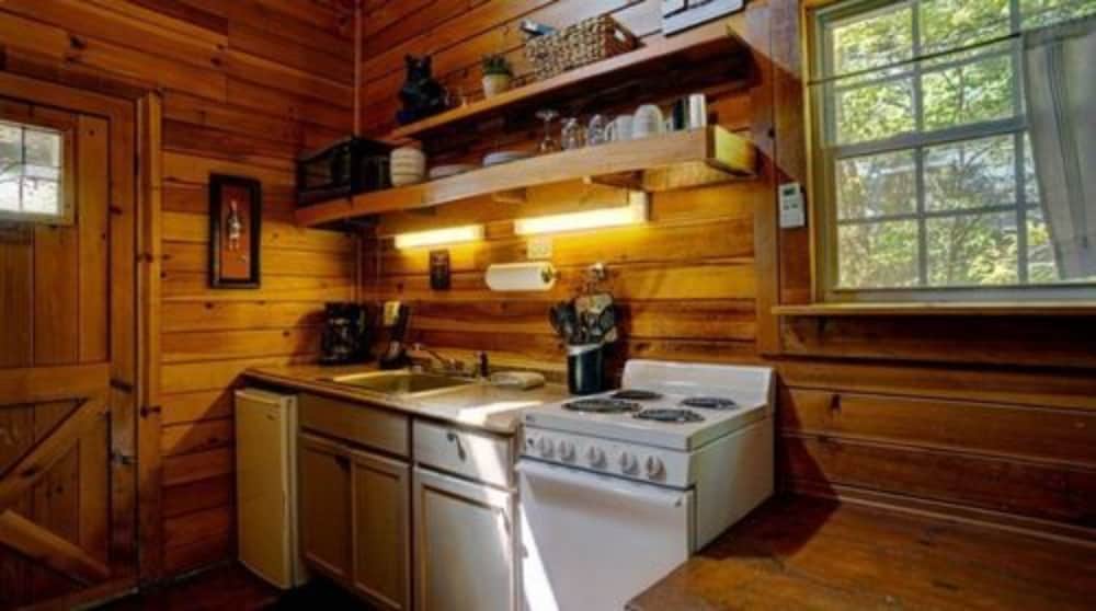 Paradise Cabins, Resort & Spa