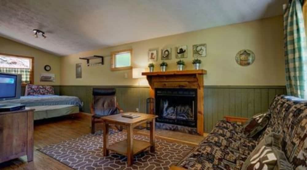 Paradise Cabins, Resort & Spa