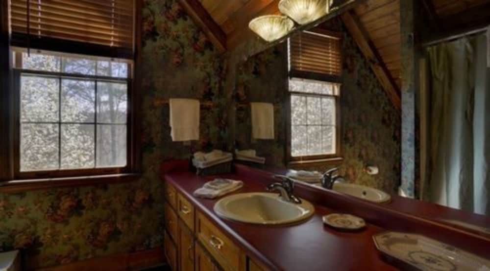 Paradise Cabins, Resort & Spa