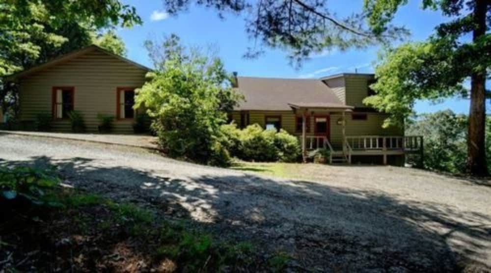 Paradise Cabins, Resort & Spa