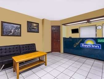 Days Inn by Wyndham Byron