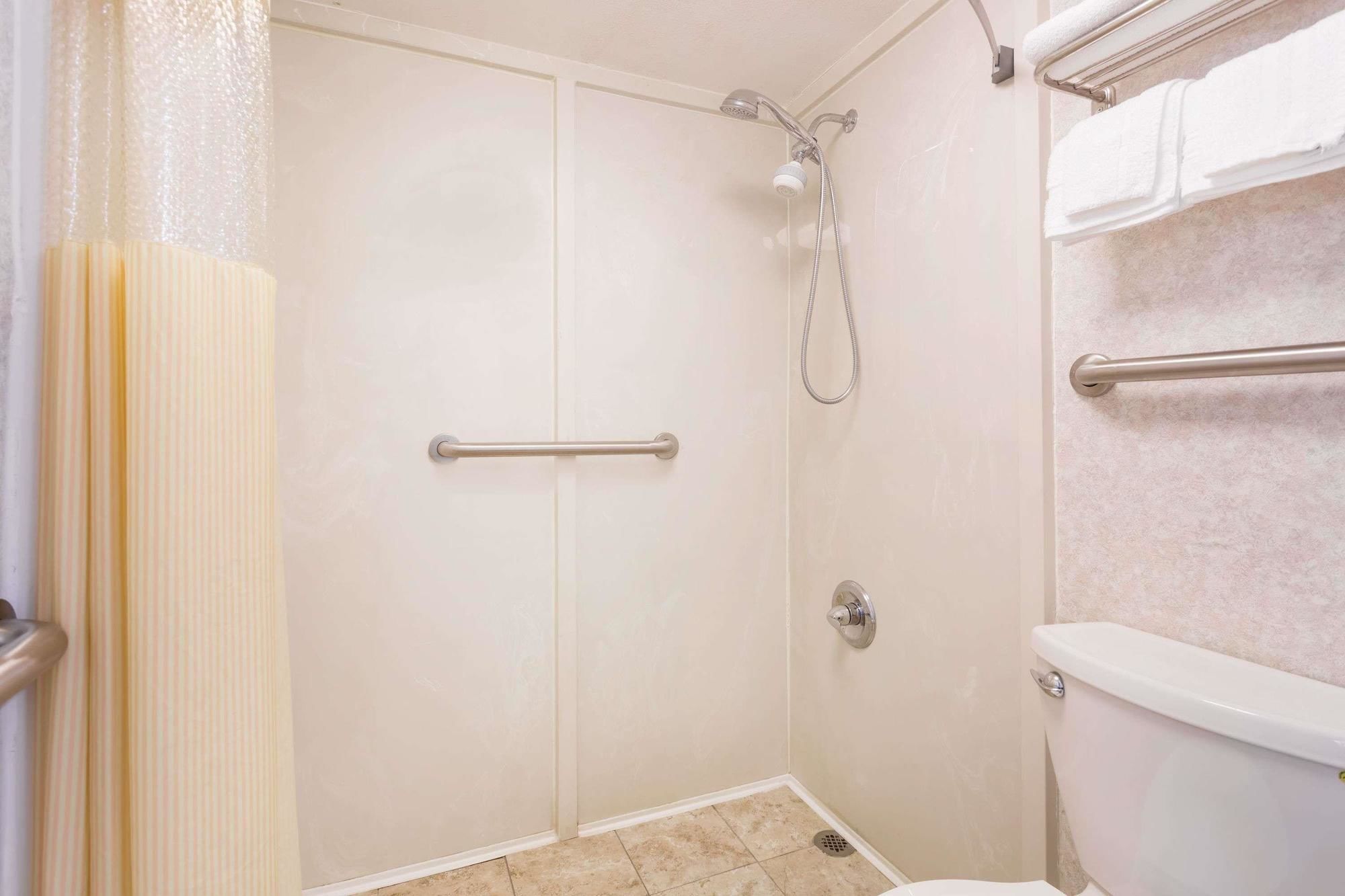 Days Inn by Wyndham Byron