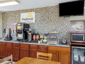 Days Inn by Wyndham Byron