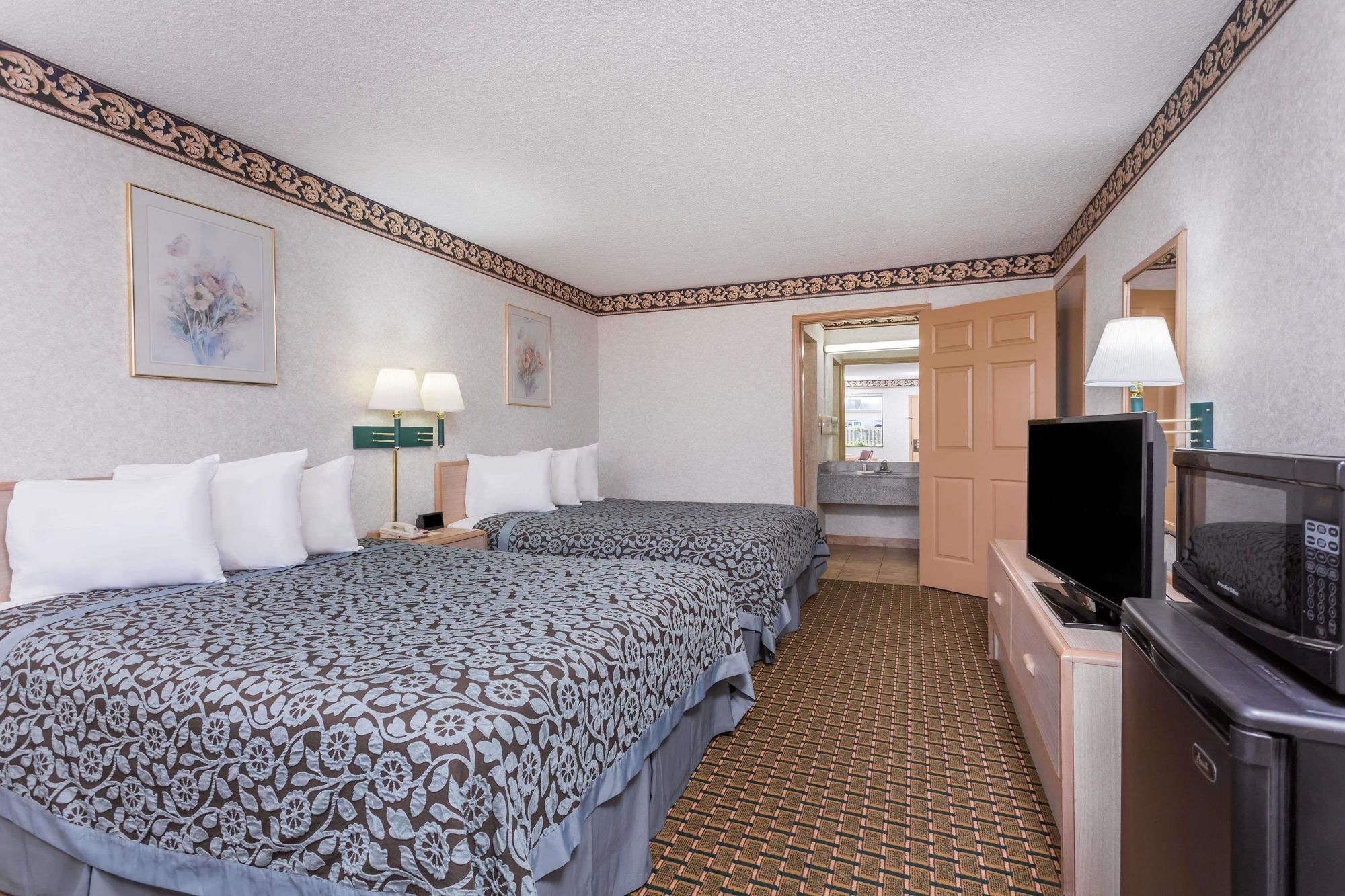 Days Inn by Wyndham Byron