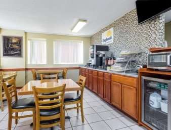 Days Inn by Wyndham Byron