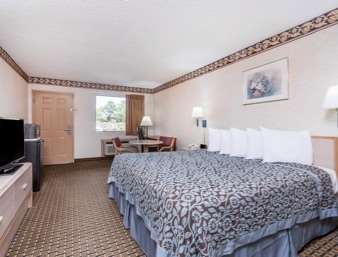 Days Inn by Wyndham Byron