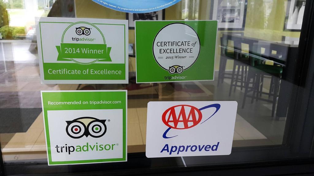 Super 8 by Wyndham Calhoun