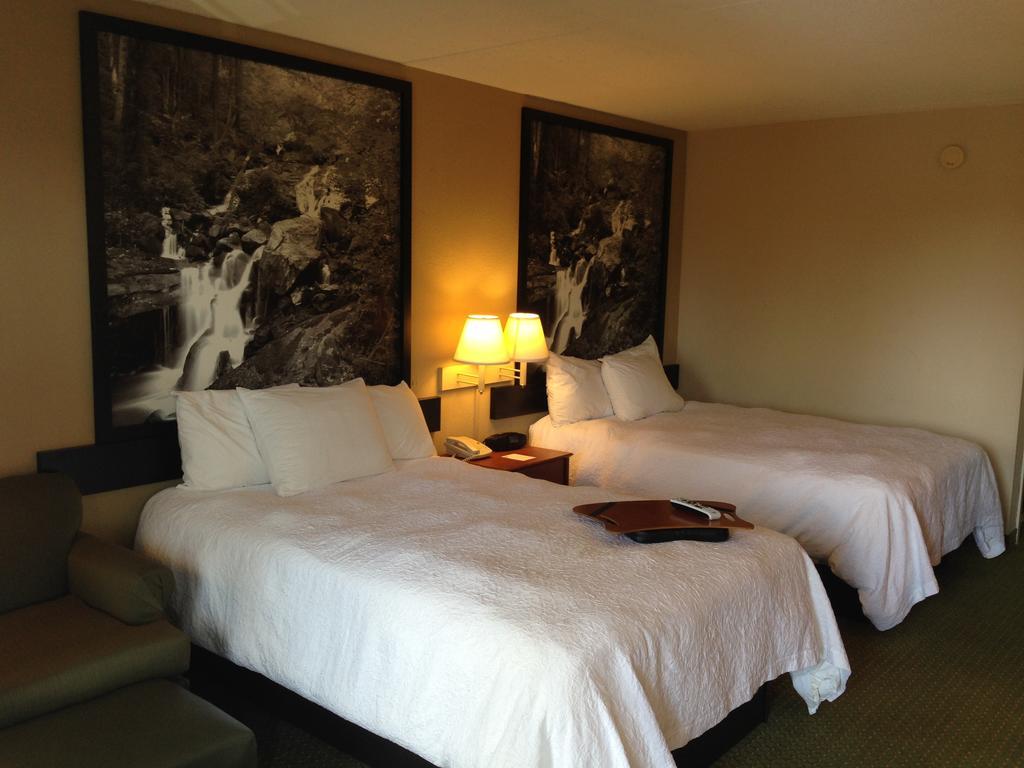 Super 8 by Wyndham Calhoun