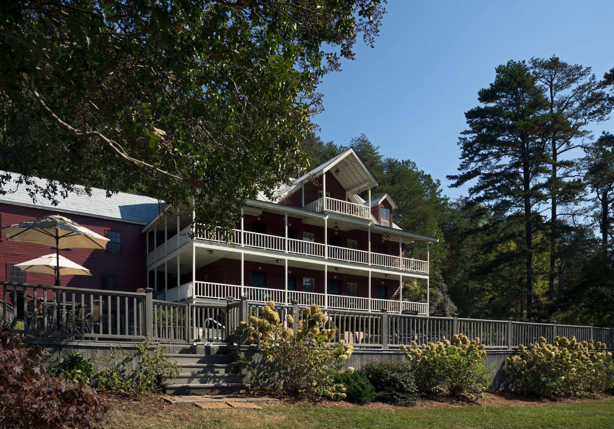 Glen-Ella Springs Inn & Restaurant