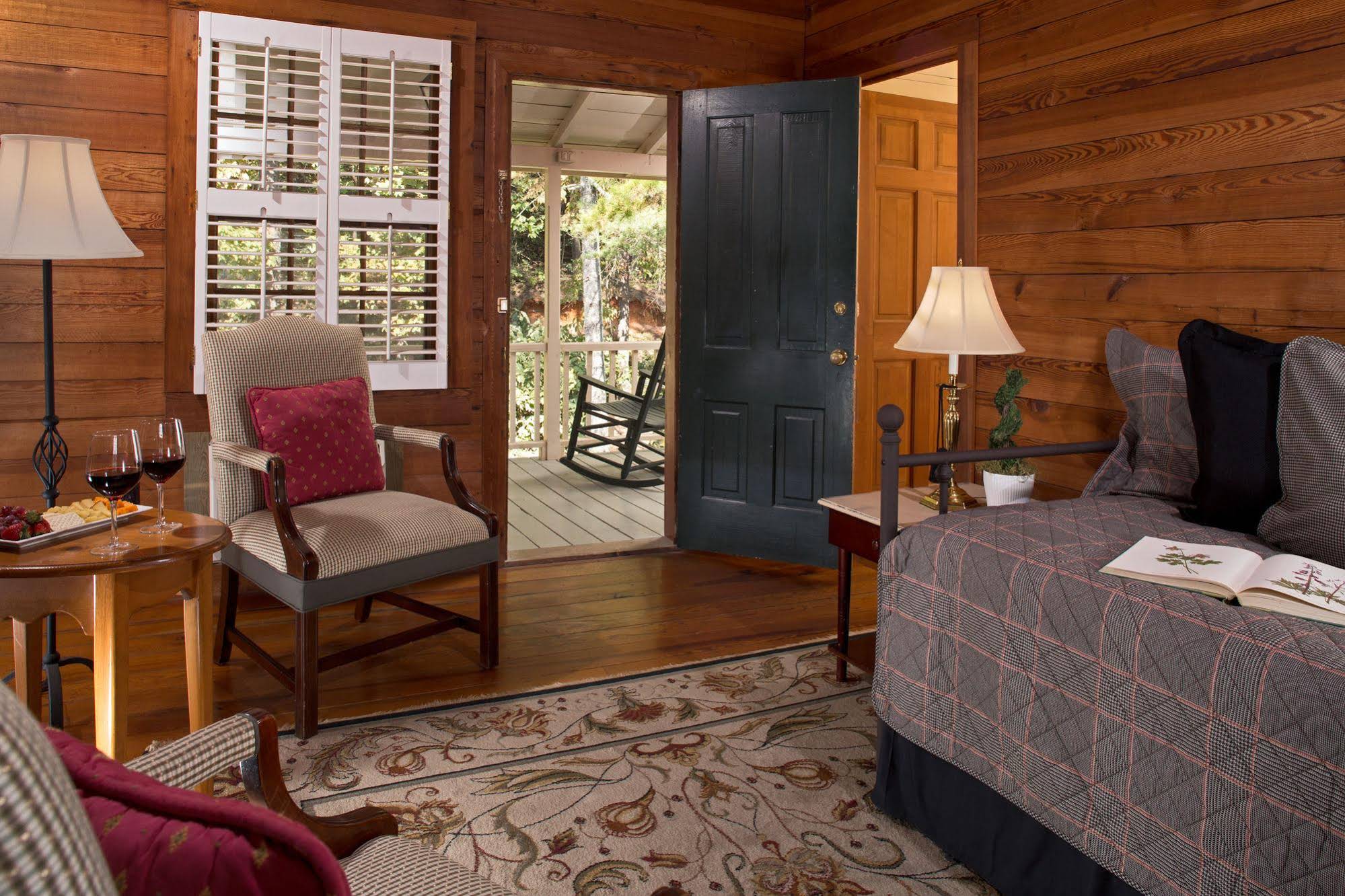 Glen-Ella Springs Inn & Restaurant