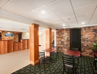 Days Inn & Suites by Wyndham Commerce