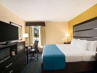 Days Inn & Suites by Wyndham Commerce