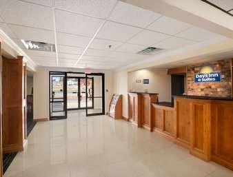 Days Inn & Suites by Wyndham Commerce