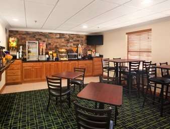 Days Inn & Suites by Wyndham Commerce