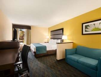 Days Inn & Suites by Wyndham Commerce