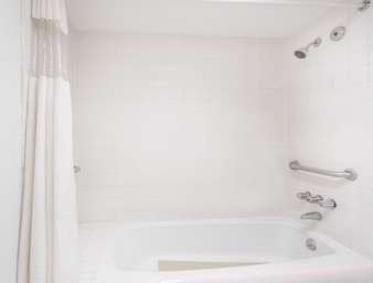 Howard Johnson by Wyndham Commerce GA