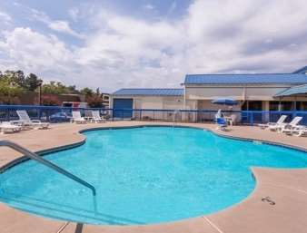 Howard Johnson by Wyndham Commerce GA