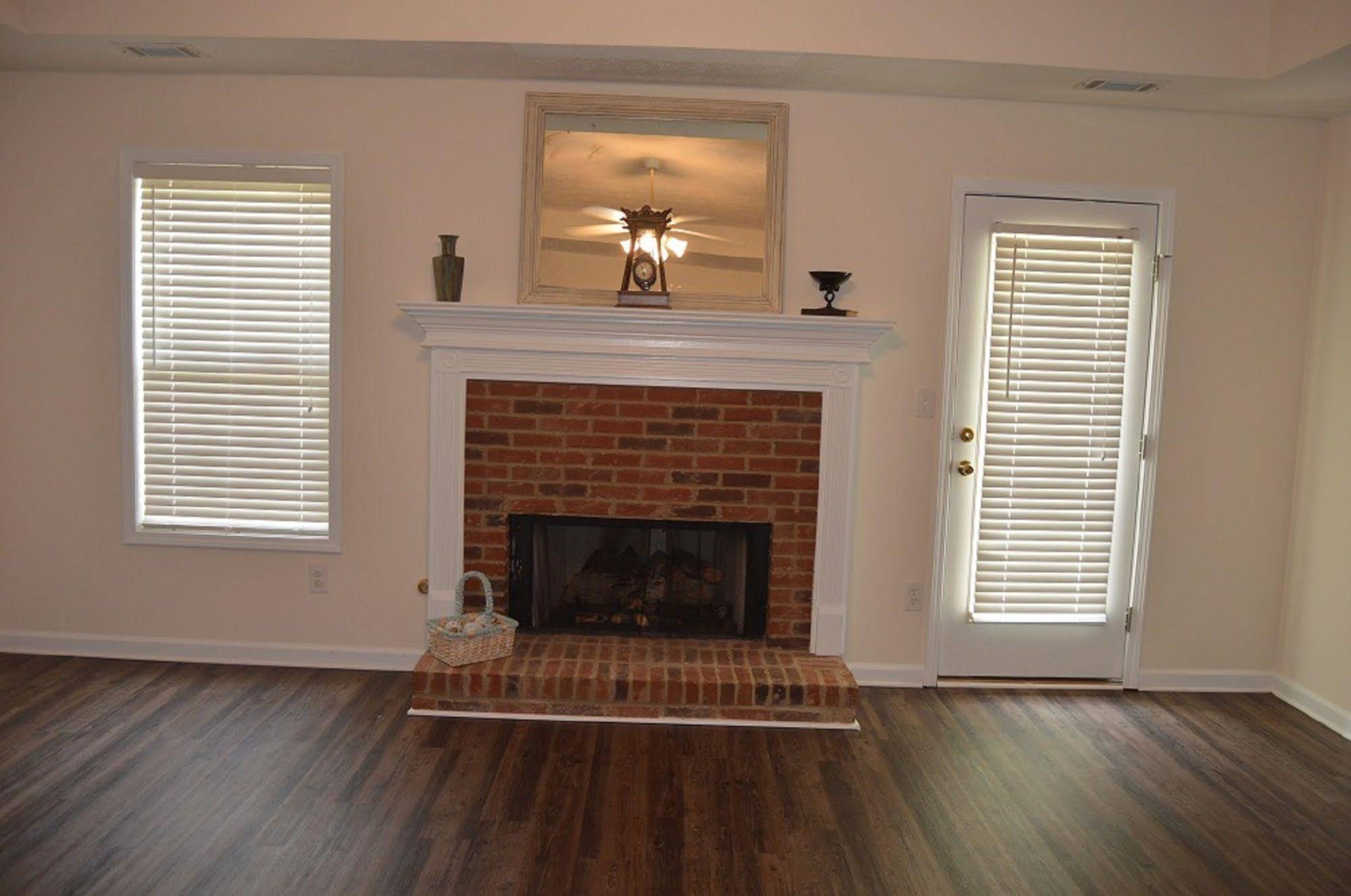 Opis Realty Forest Brook