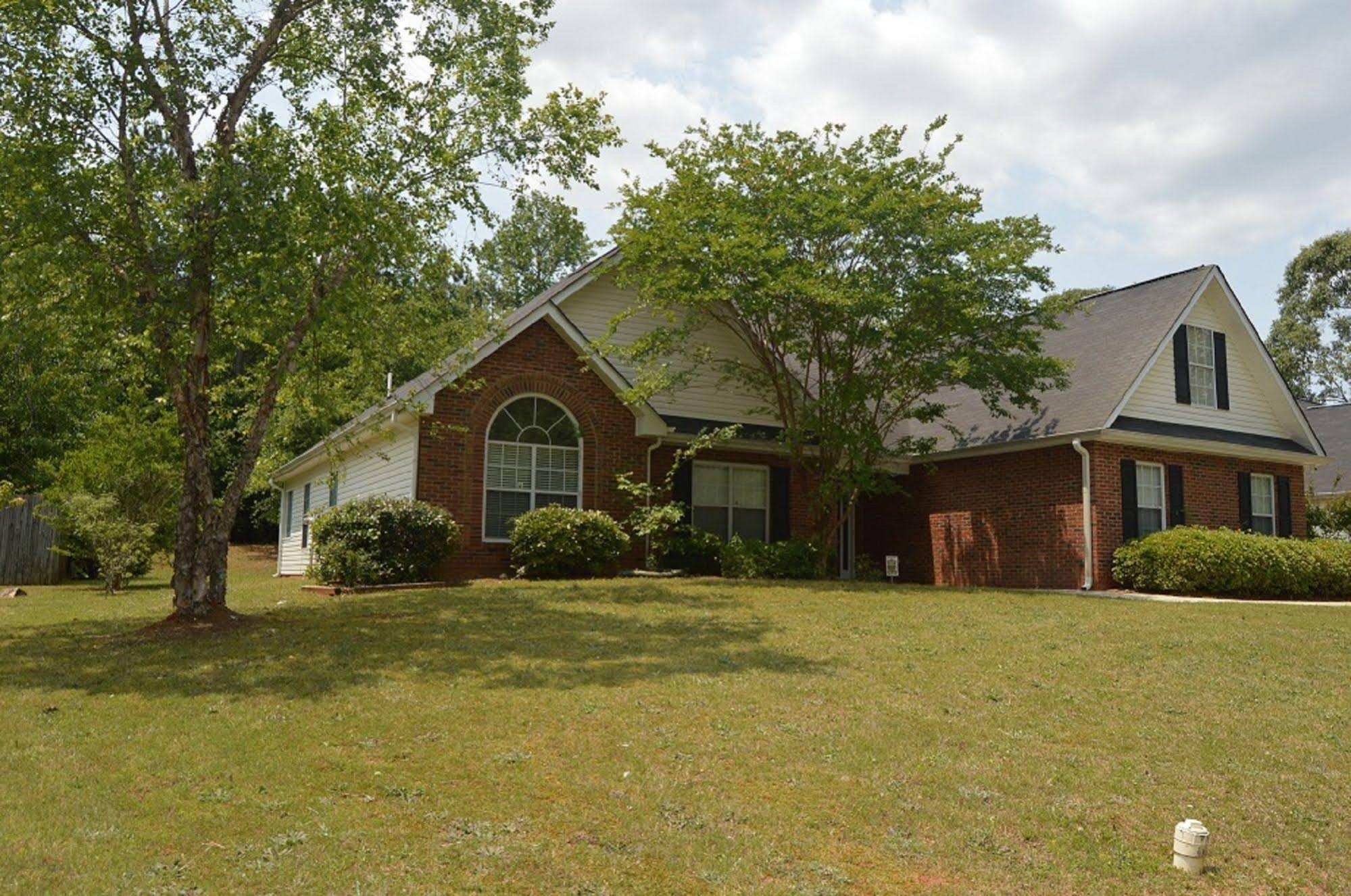 Opis Realty Forest Brook