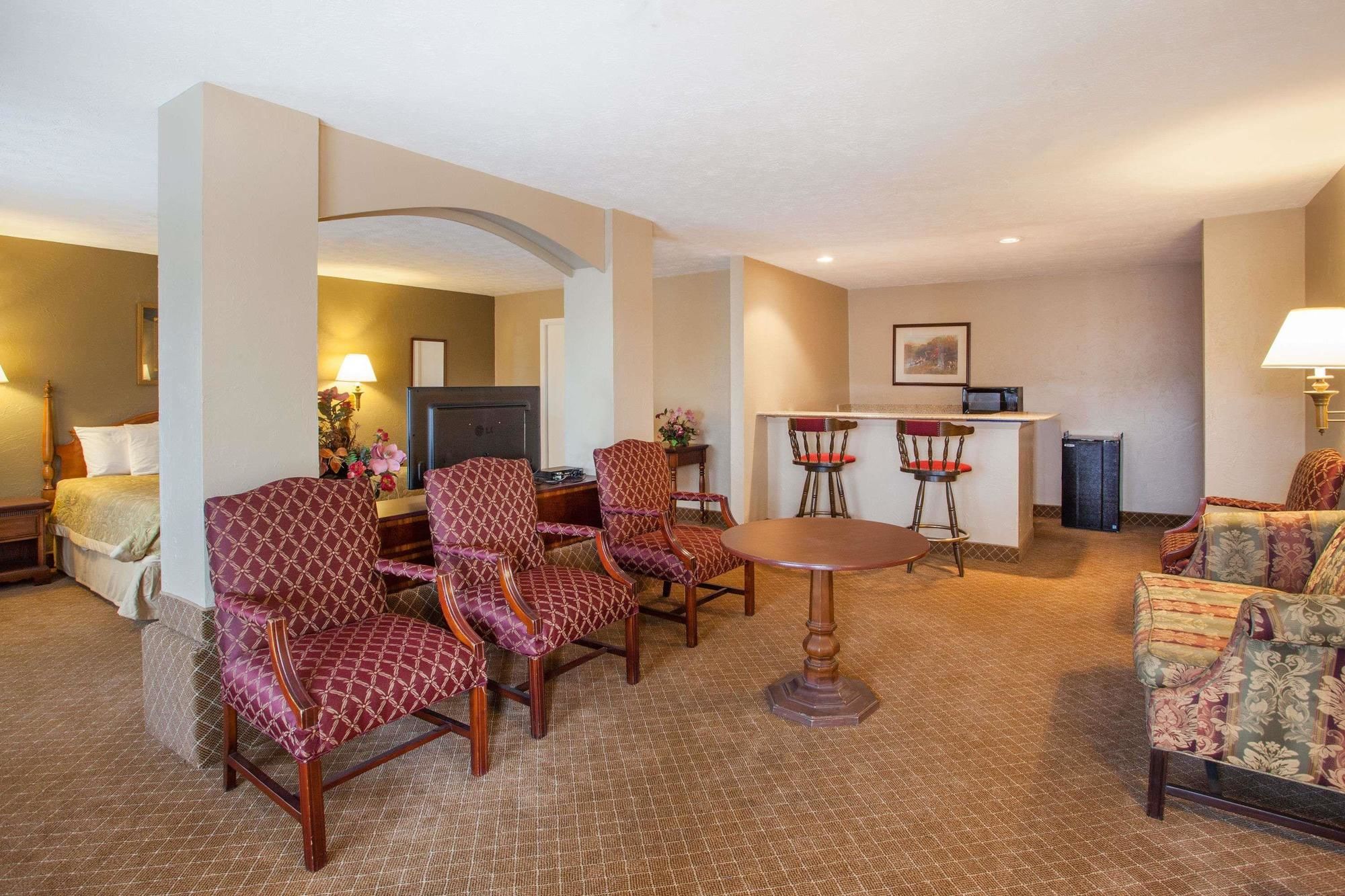 Super 8 by Wyndham Covington