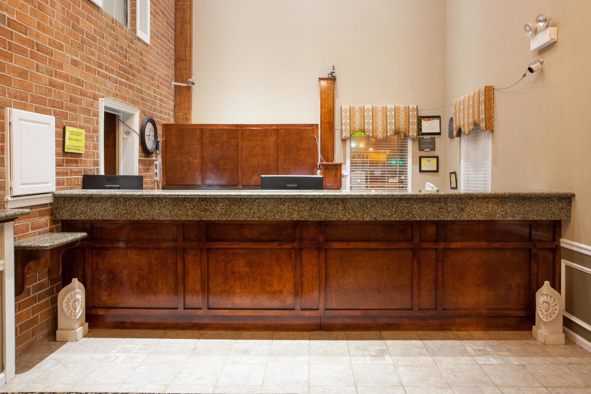 Super 8 by Wyndham Covington