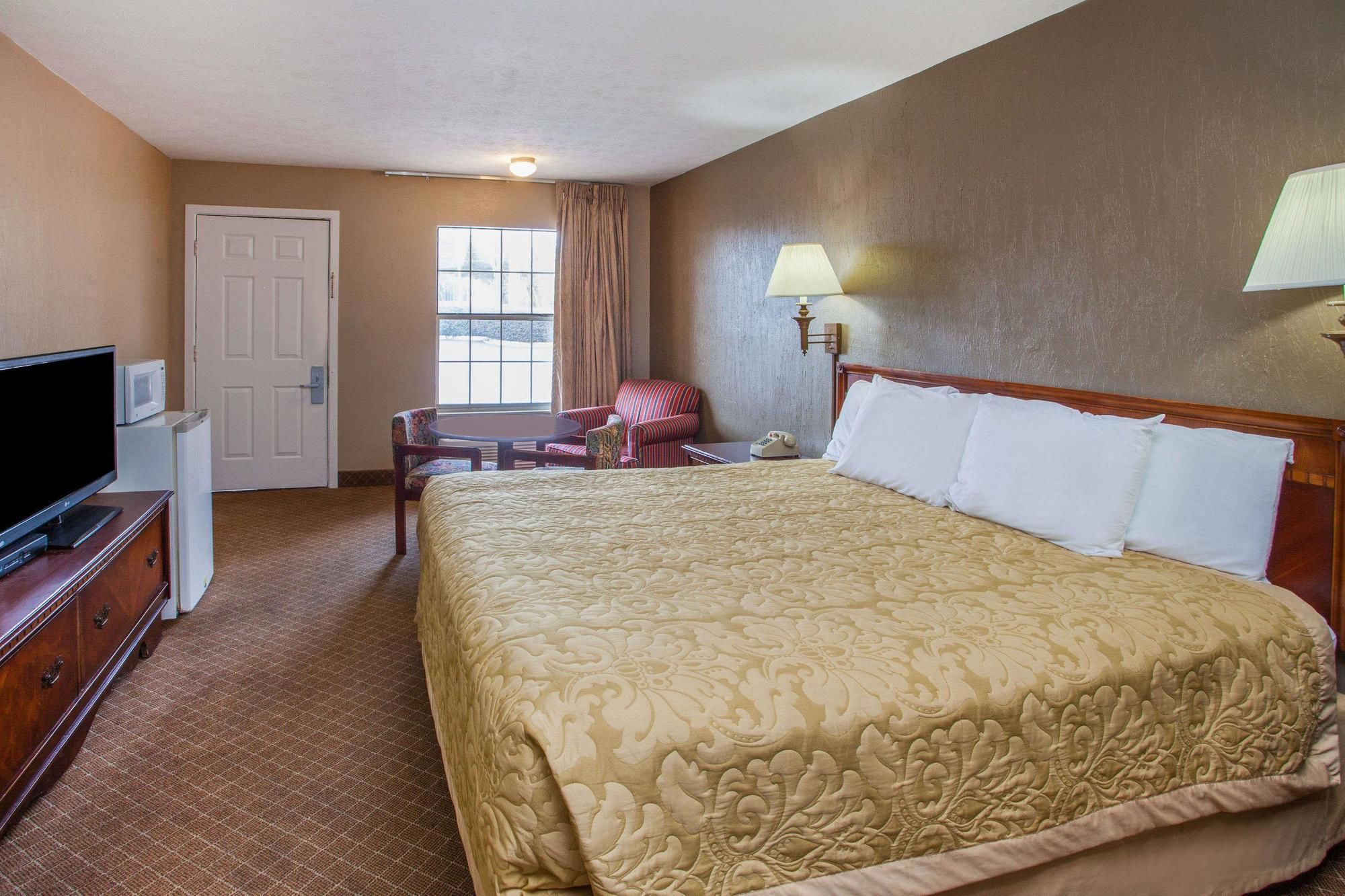 Super 8 by Wyndham Covington