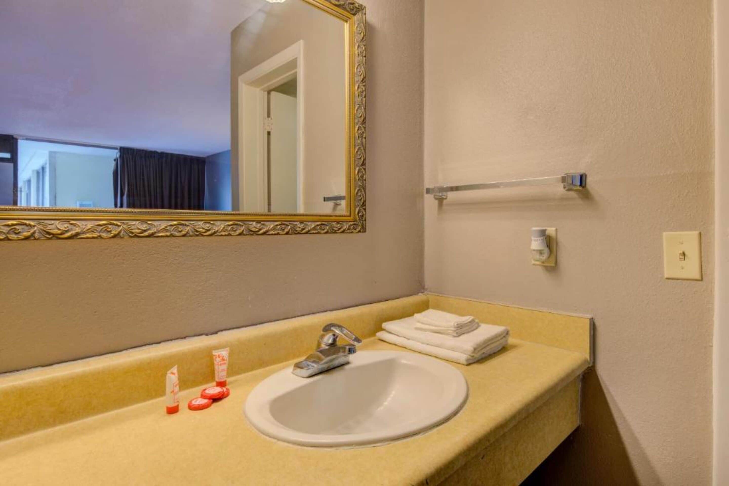 OYO Hotel Douglas GA US-441