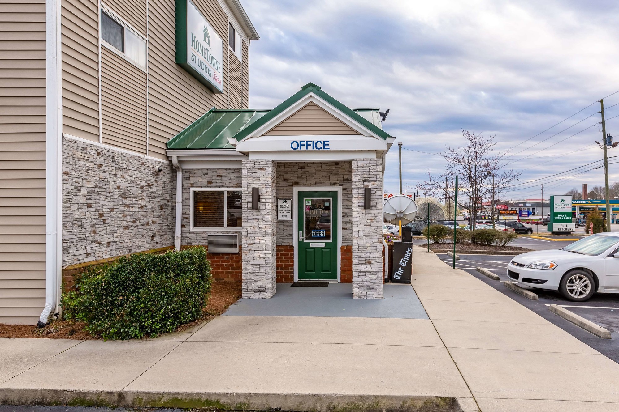 HomeTowne Studios Gainesville, GA