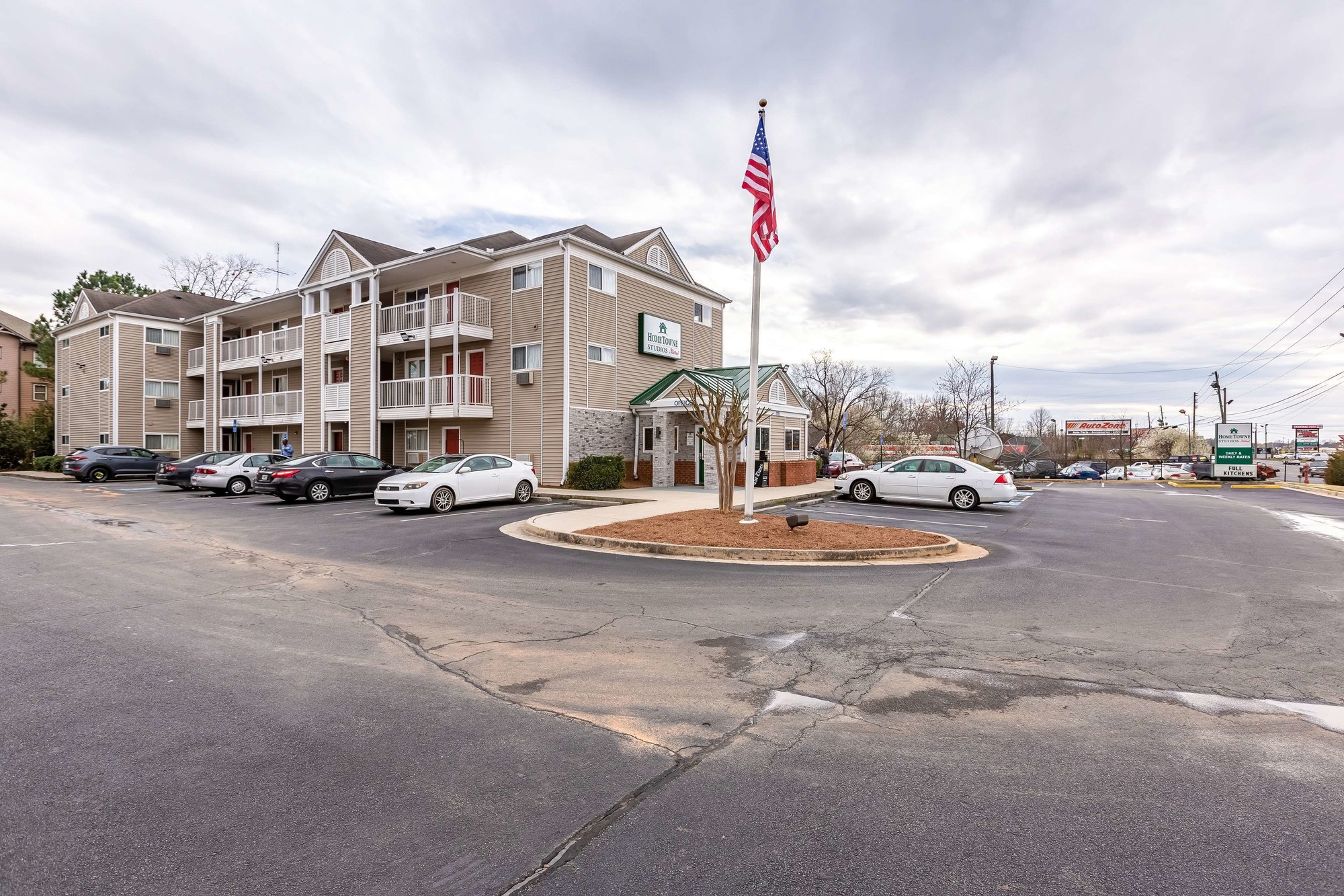 HomeTowne Studios Gainesville, GA