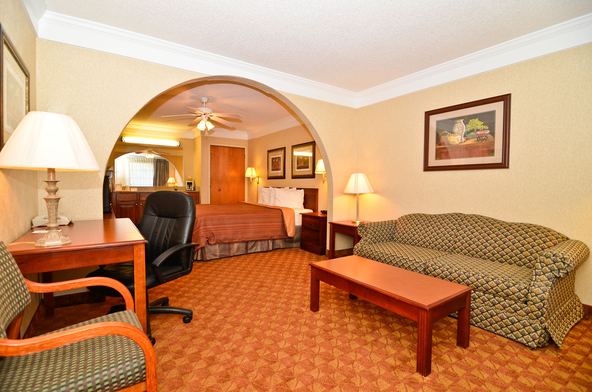 Peach State Inn & Suites
