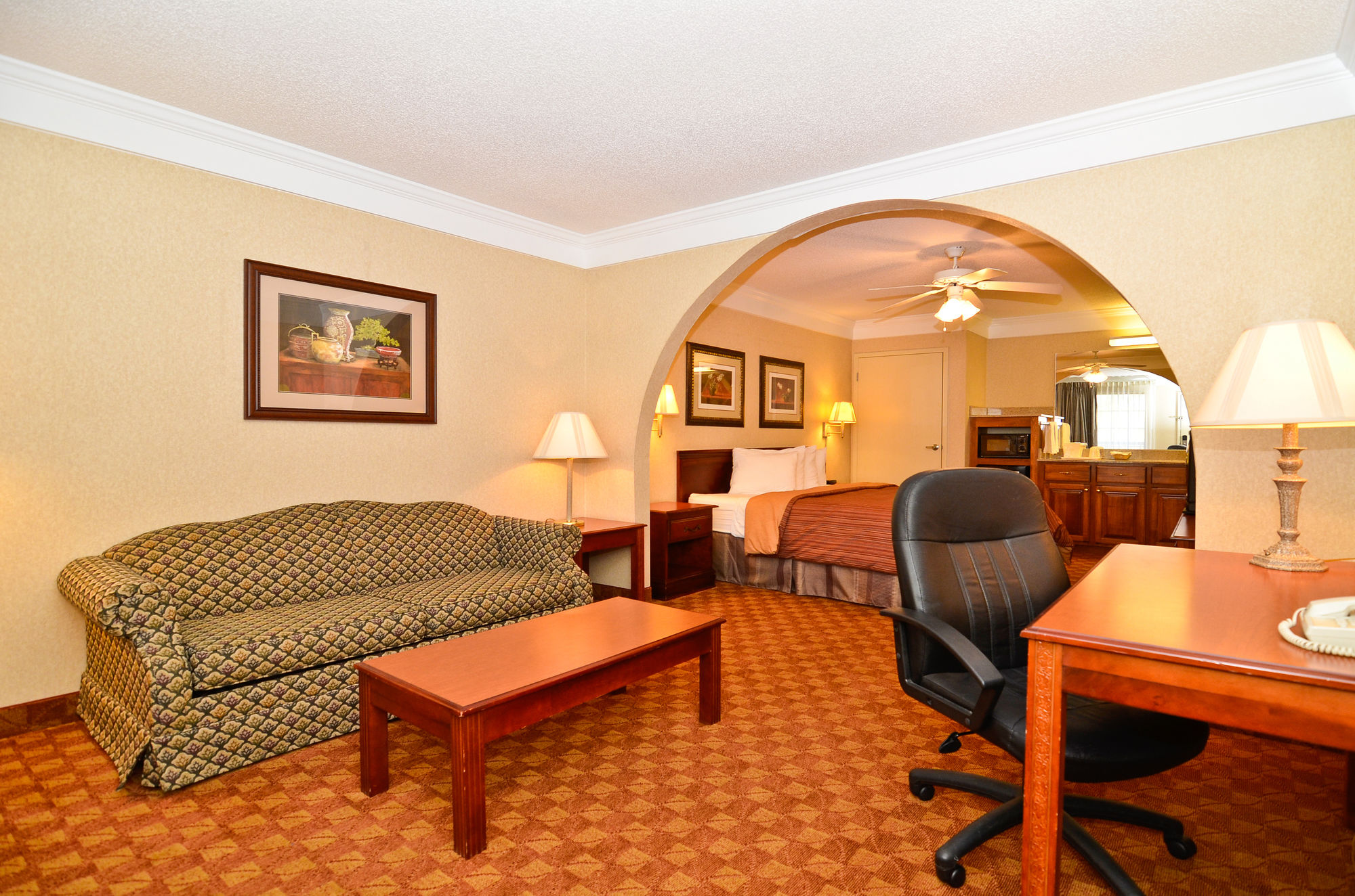 Peach State Inn & Suites