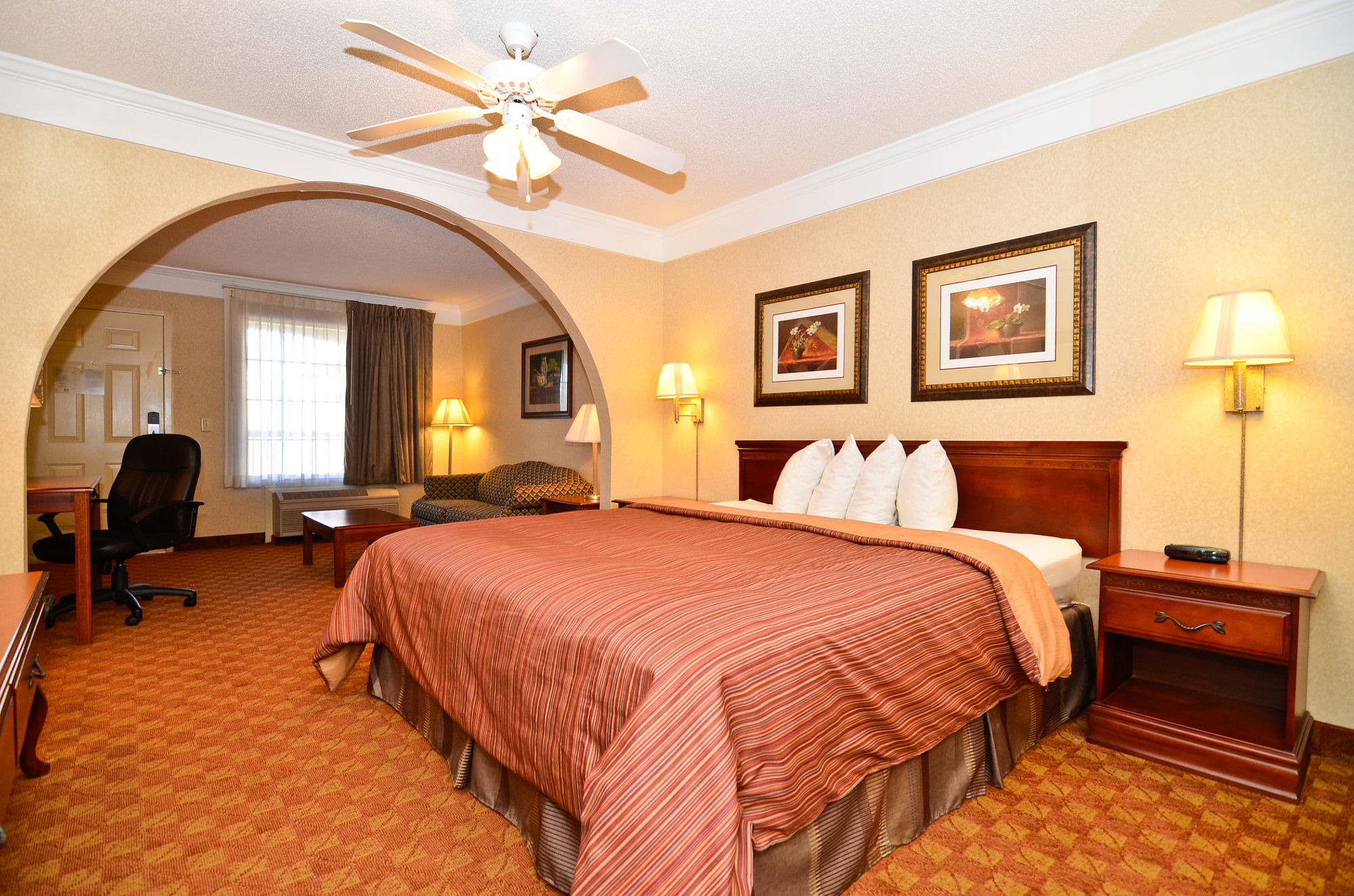 Peach State Inn & Suites