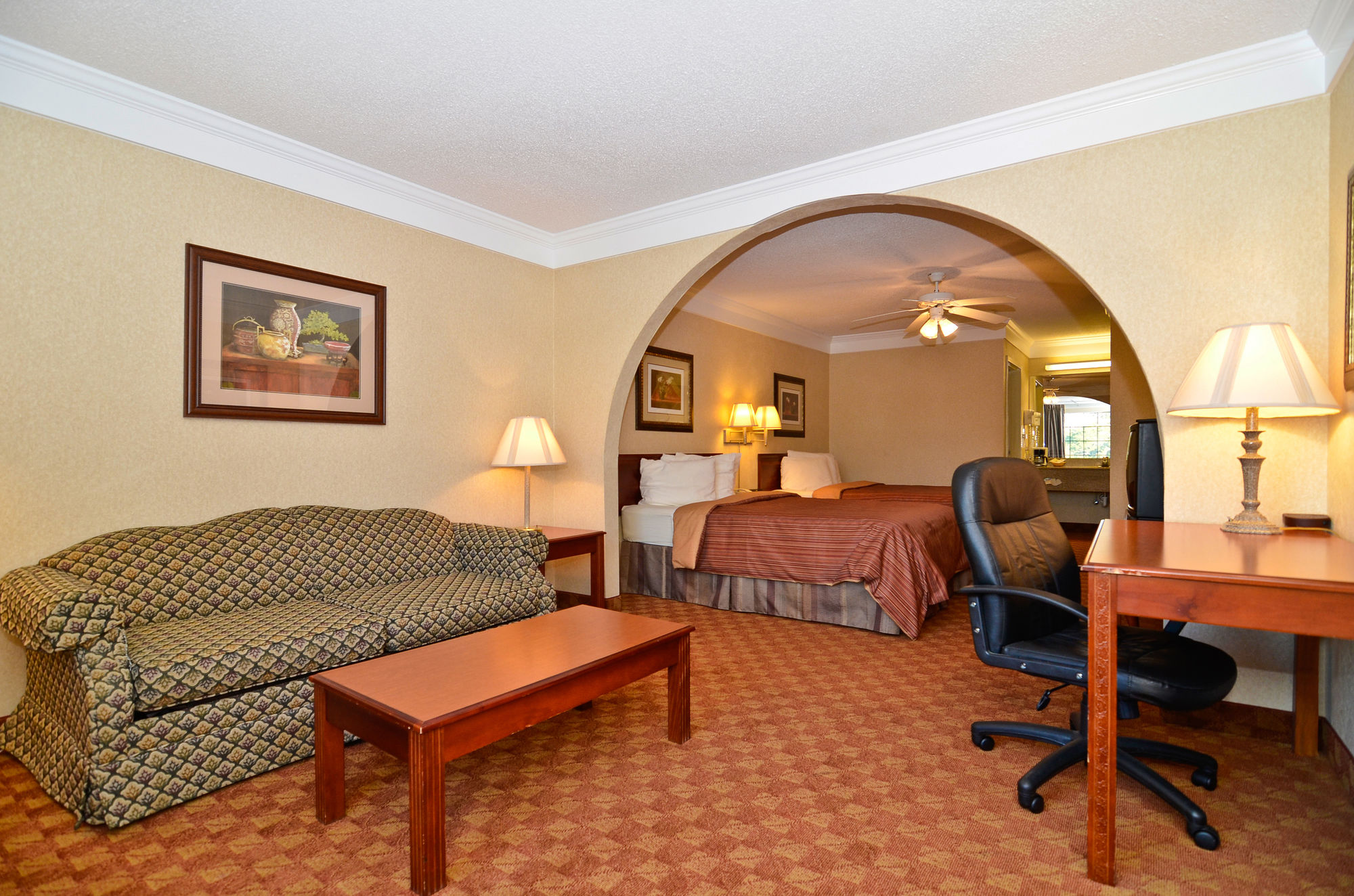 Peach State Inn & Suites