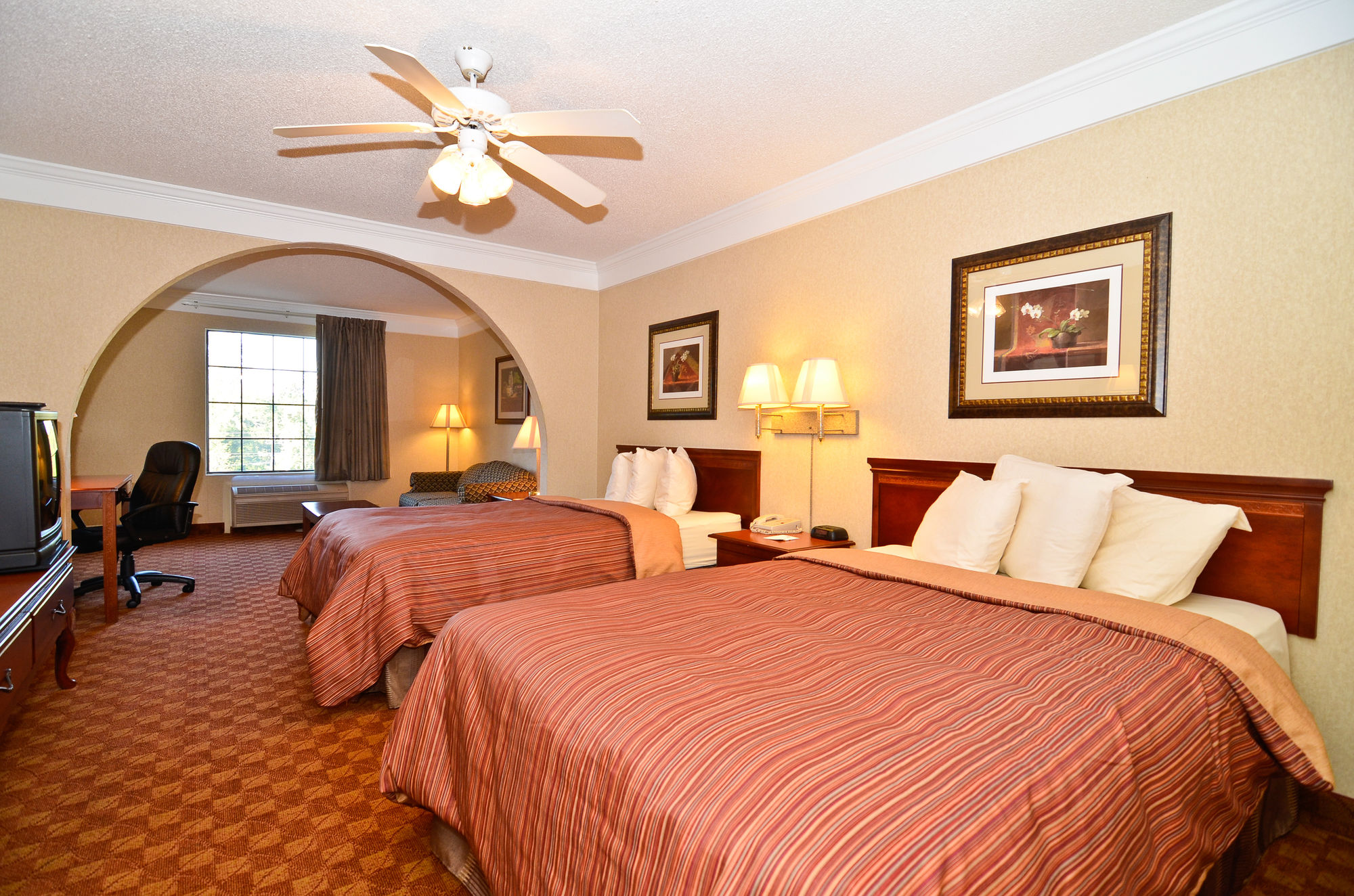 Peach State Inn & Suites
