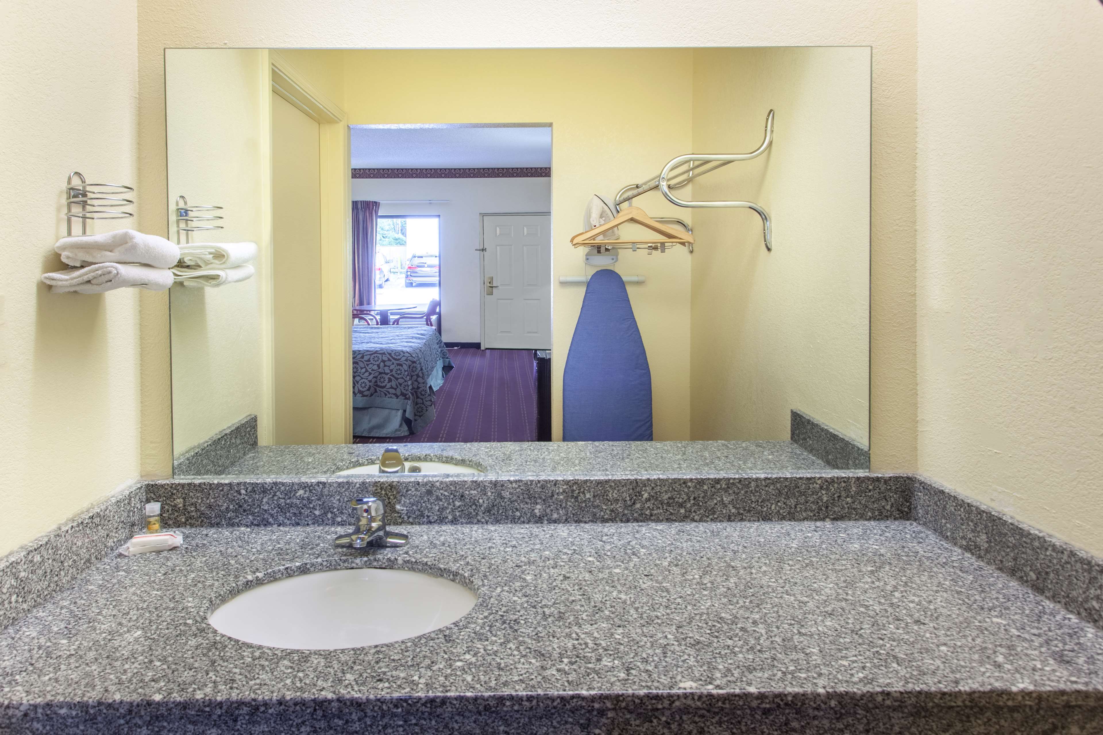 Days Inn by Wyndham Jackson