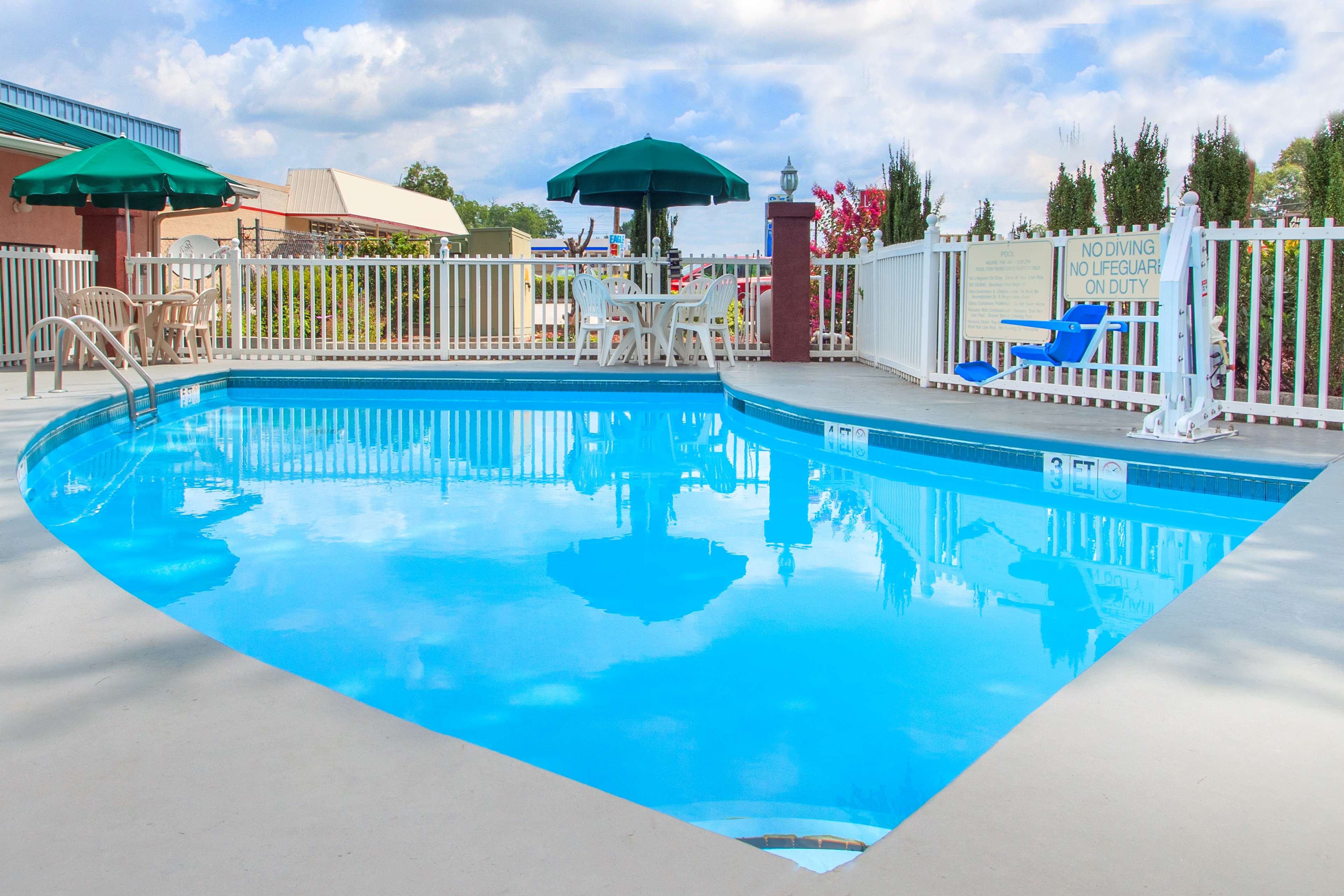 Days Inn by Wyndham Jackson