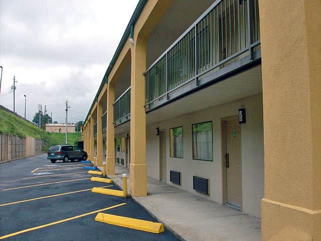 Rodeway Inn & Suites