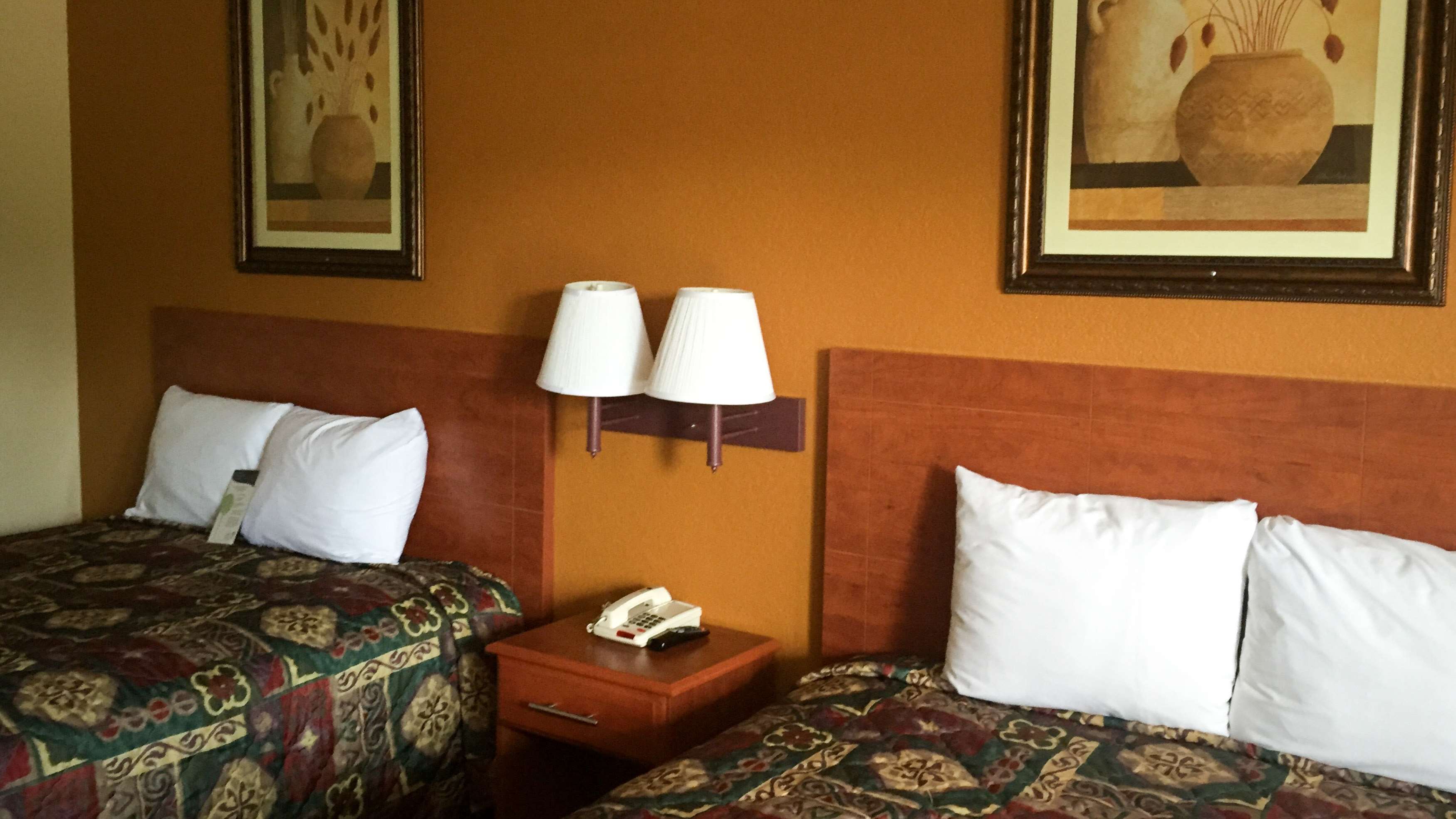 Rodeway Inn & Suites