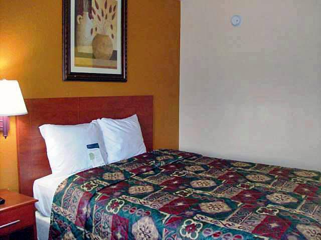 Rodeway Inn & Suites