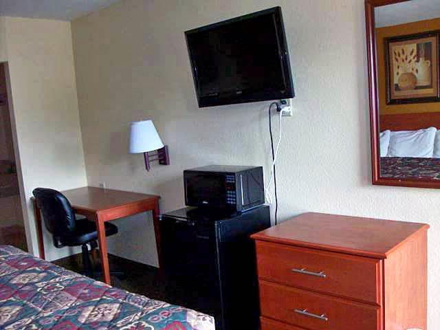 Rodeway Inn & Suites