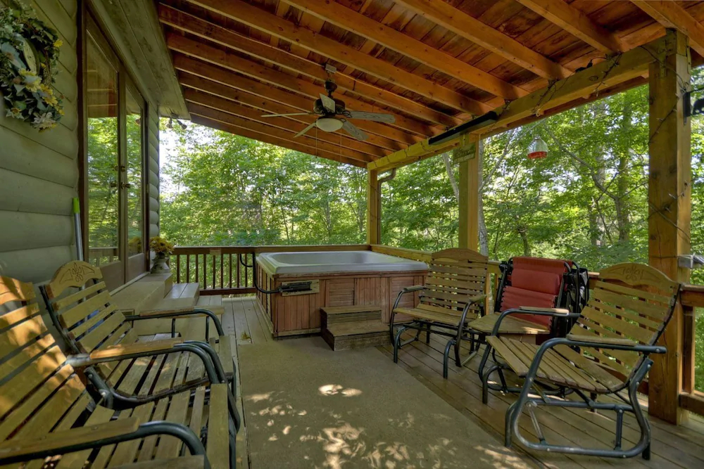 Snuggle Inn & Treehouse