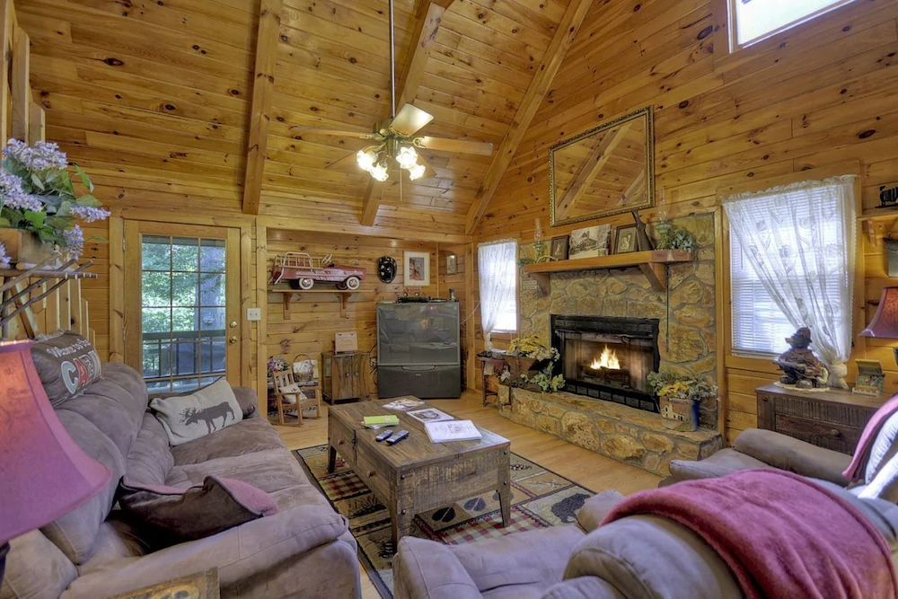 Snuggle Inn & Treehouse