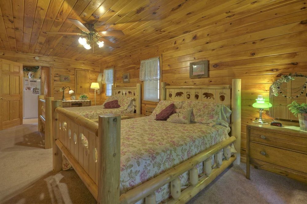 Snuggle Inn & Treehouse