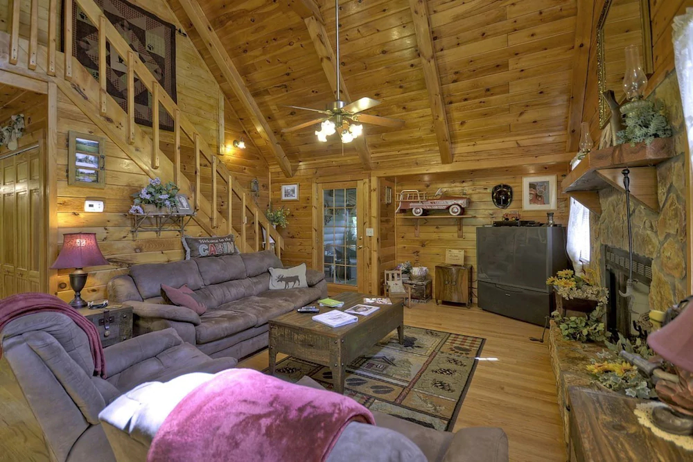 Snuggle Inn & Treehouse